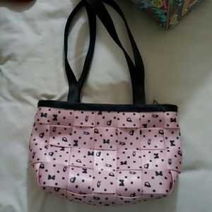 Blushing Minnie Harvey's