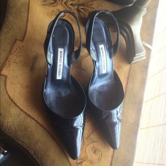 Manolo Blahnik Carolyne slingback pump navy patent
