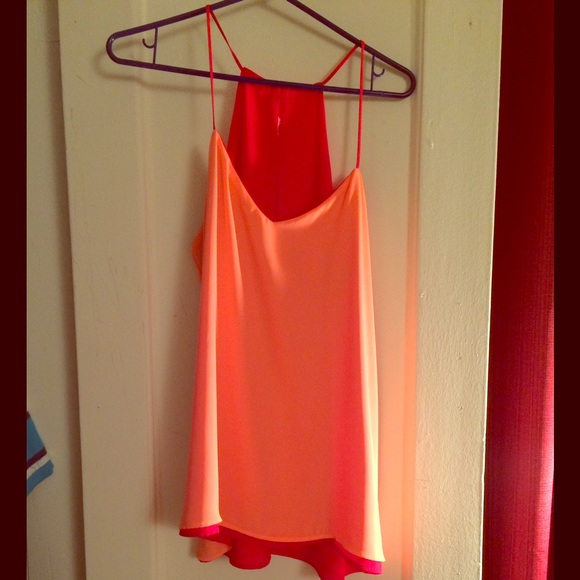 Summertime flowy top ☀️