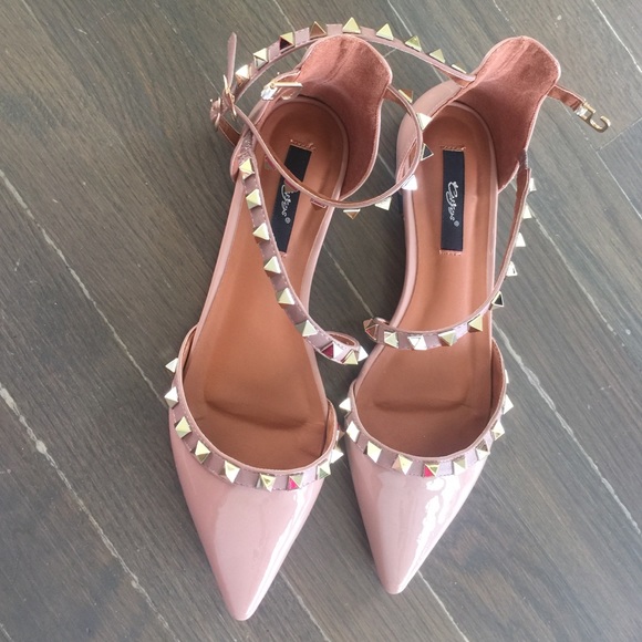 Size 7 - Picture 2 of 4