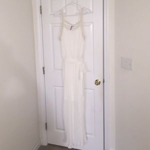 Coachella flowy white linen maxi dress.