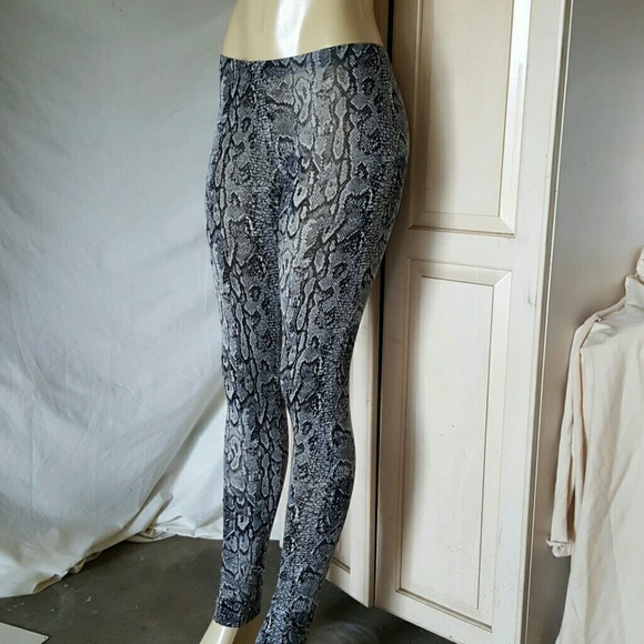 Leggings by BCBGMAXAZRIA sz XXSmall (fit small )