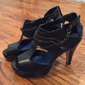 Madden size 7 black heels