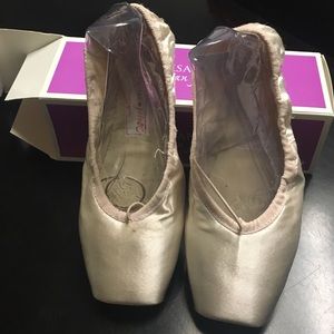 Aleksandra Russian pointe Ballet  shoes.