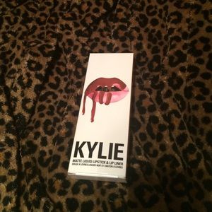 Kylie lip kit in dolce k