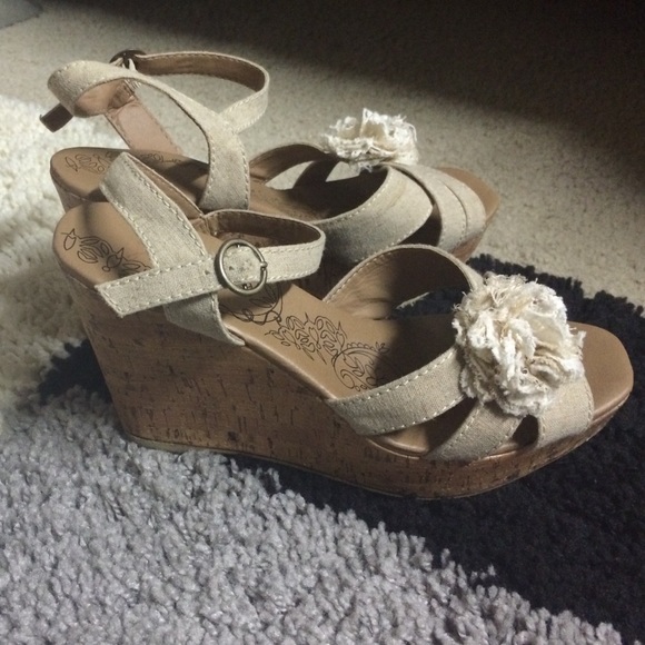BARELY WORN JELLYPOP SANDALS