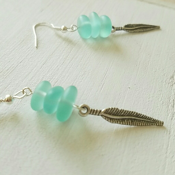 Beautiful boho feather earrings - Picture 3 of 4