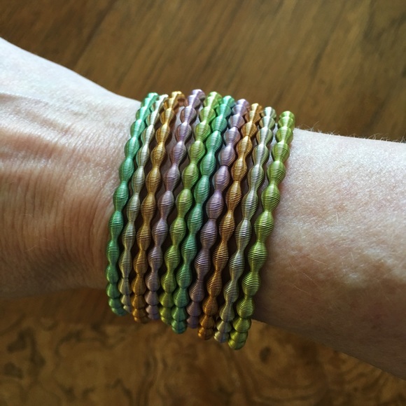 🚨1 Left!🚨 NWT Mix Metallic Wire Bracelet Set - Picture 3 of 4