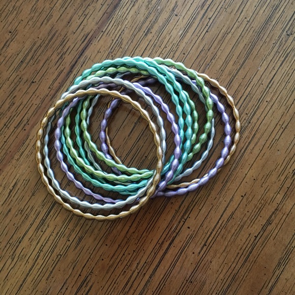 🚨1 Left!🚨 NWT Mix Metallic Wire Bracelet Set - Picture 4 of 4