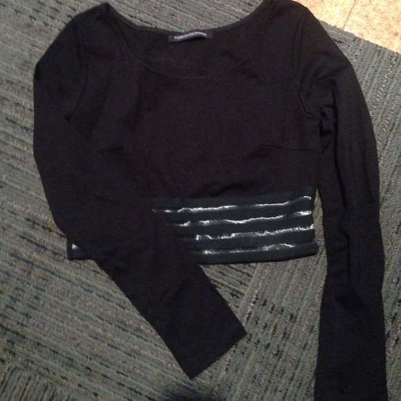 Long sleeved crop top