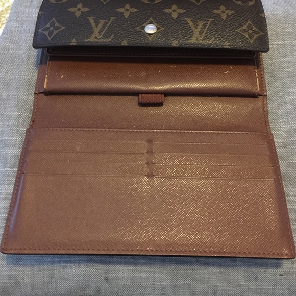 Louis Vuitton Wallet - Picture 2 of 5