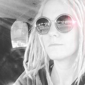 Meet your Posher, Carrie