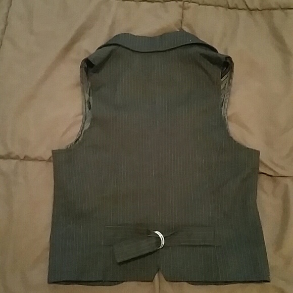 Vest - Picture 2 of 3