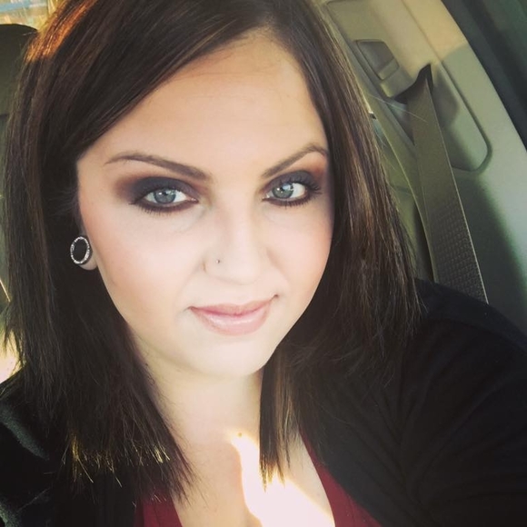 Meet your Posher, Cassandra