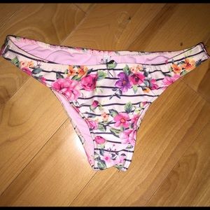 WILDFOX Brazilian bikini bottoms small worn once!