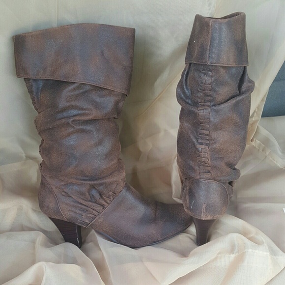 Boots & Cap - Picture 2 of 4