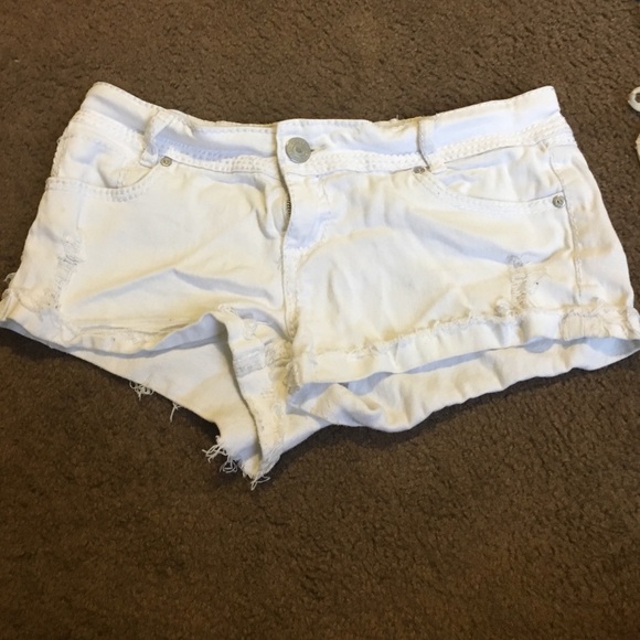 White Jean Shorts / 9-10 / Broken back button