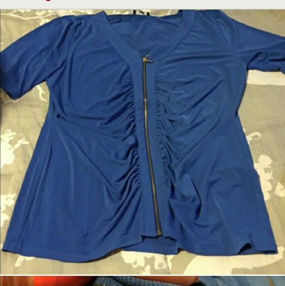 Sold. Beautiful blue top zipper front - Picture 3 of 3