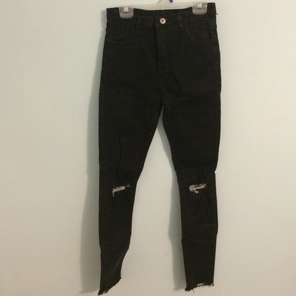 Distressed skinny jeans