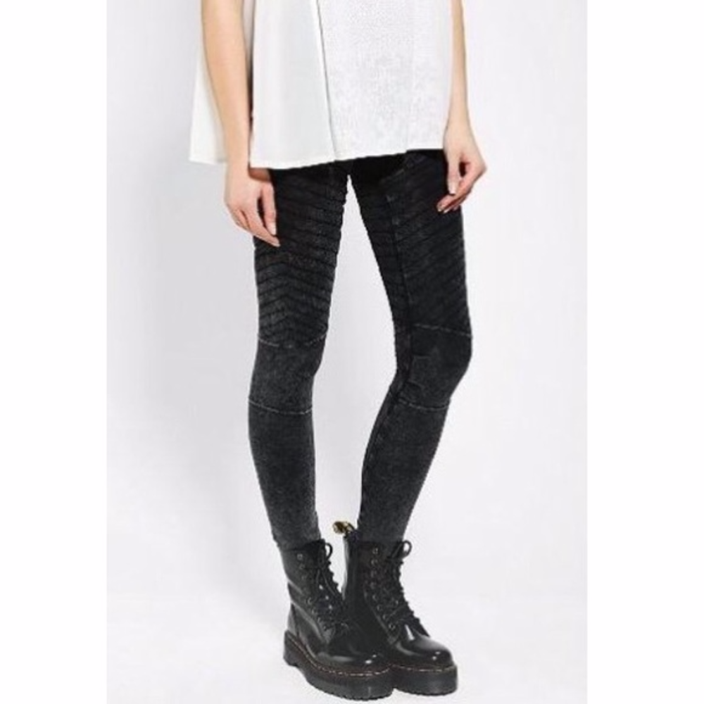 Urban outfitters ribbed acid wash legging