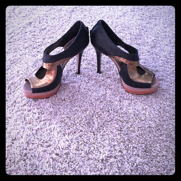 Gorgeous Jessica Simpson mile high heels