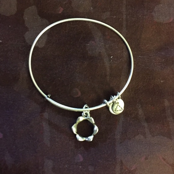 Alex & Ani Queen's Crown Bangle
