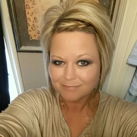 Meet your Posher, Angela