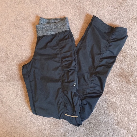 🍋 lululemon relaxed fit cargo pants