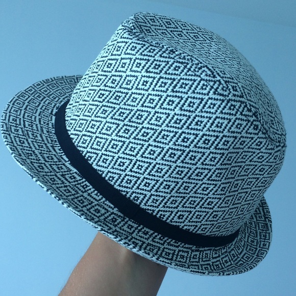 Saks Fifth Avenue black/white paper straw hat