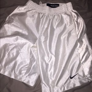Nike white basketball shorts men M !!!!