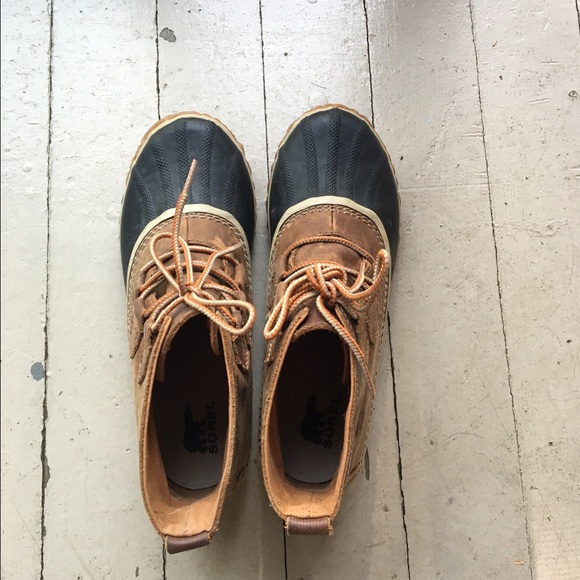 Brown waterproof Sorel size 8