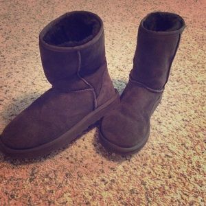 Chocolate brown short UGG size 7