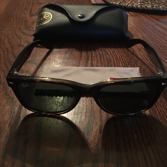 Tortoise Ray-Ban Sunglasses - Picture 3 of 3