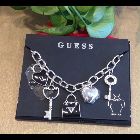 🆕🎉 GUESS NECKLACE 🎉