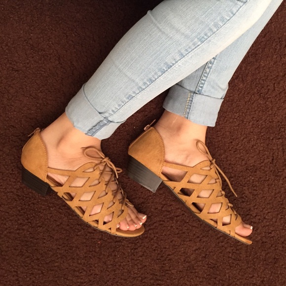 "Aloe Sandal", lace-up, comfy, & super cute! ☀️