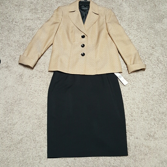 Kasper fully lined suit