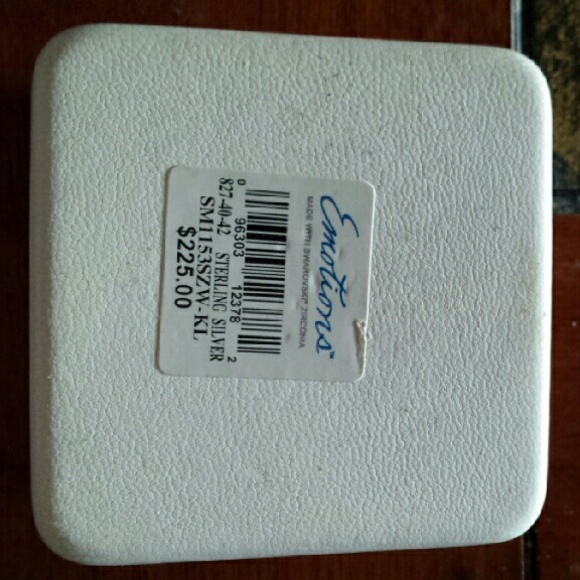 Ring - Picture 3 of 3