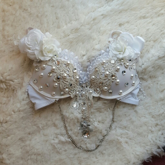 White wonderland bra.