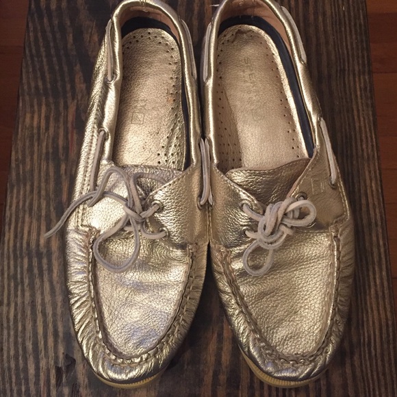 SALE: Gold Sperry Top Siders 🌟🌟🌟