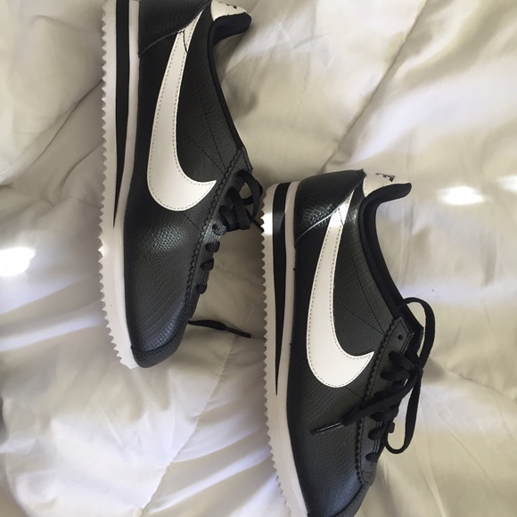 Black Cortez - white detailing