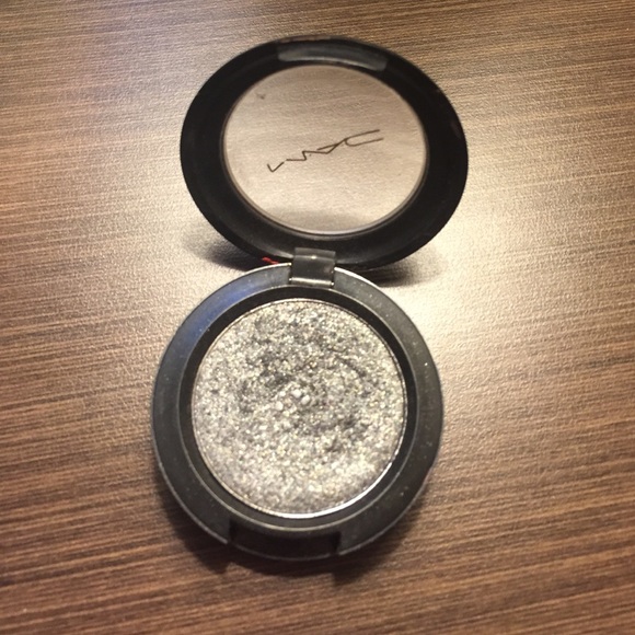 MAC Pressed Pigment Jet Couture