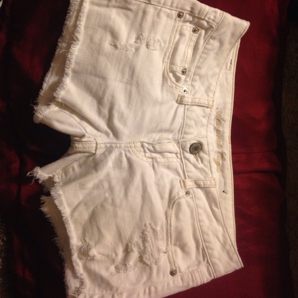 perfect white American eagle shorts