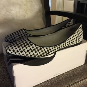 Nine West Houndstooth Flat