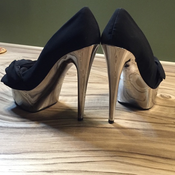 Heels - Picture 3 of 3