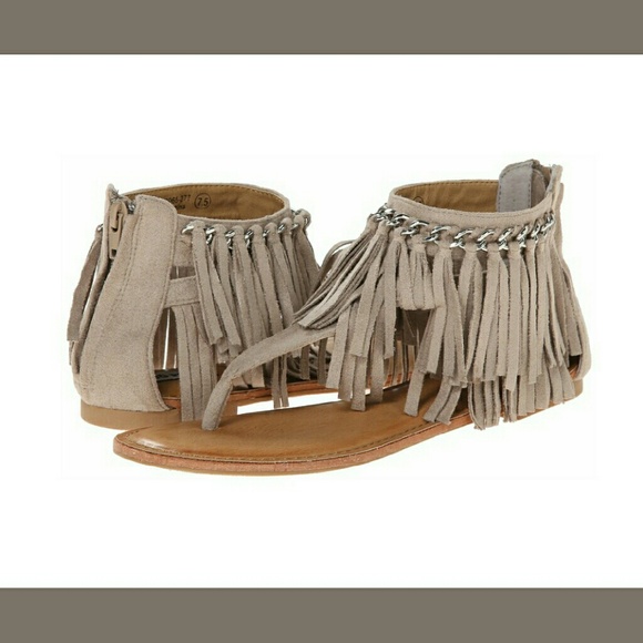 🔖SALE 1 PAIR LEFT🔖TAUPE FRINGE SANDALS-NIB - Picture 2 of 4