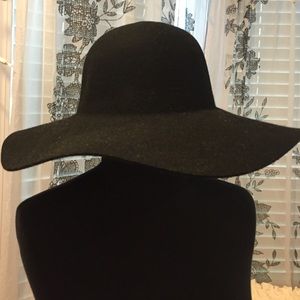 Brand new Forever 21 black floppy hat