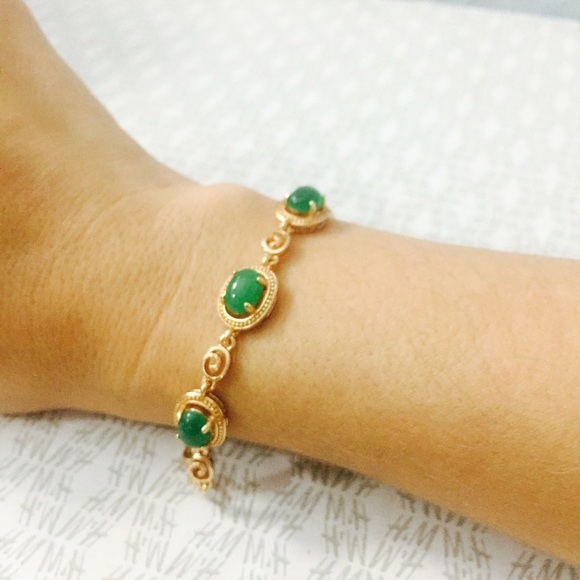 Beautiful Emerald bracelet with 14k Gold