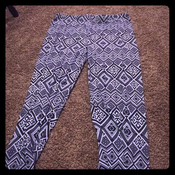 Francesca's leggings