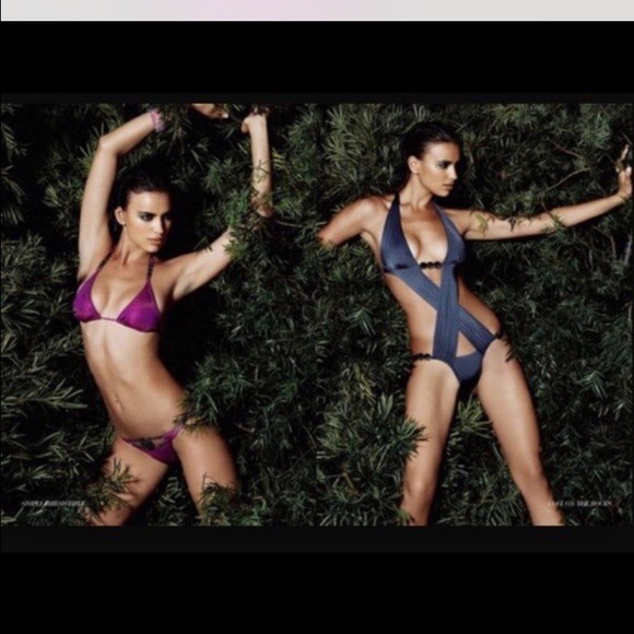 Beach bunny love on rocks size Large