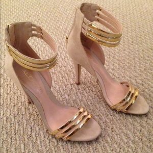 Size 7 Aldo tan & gold heels